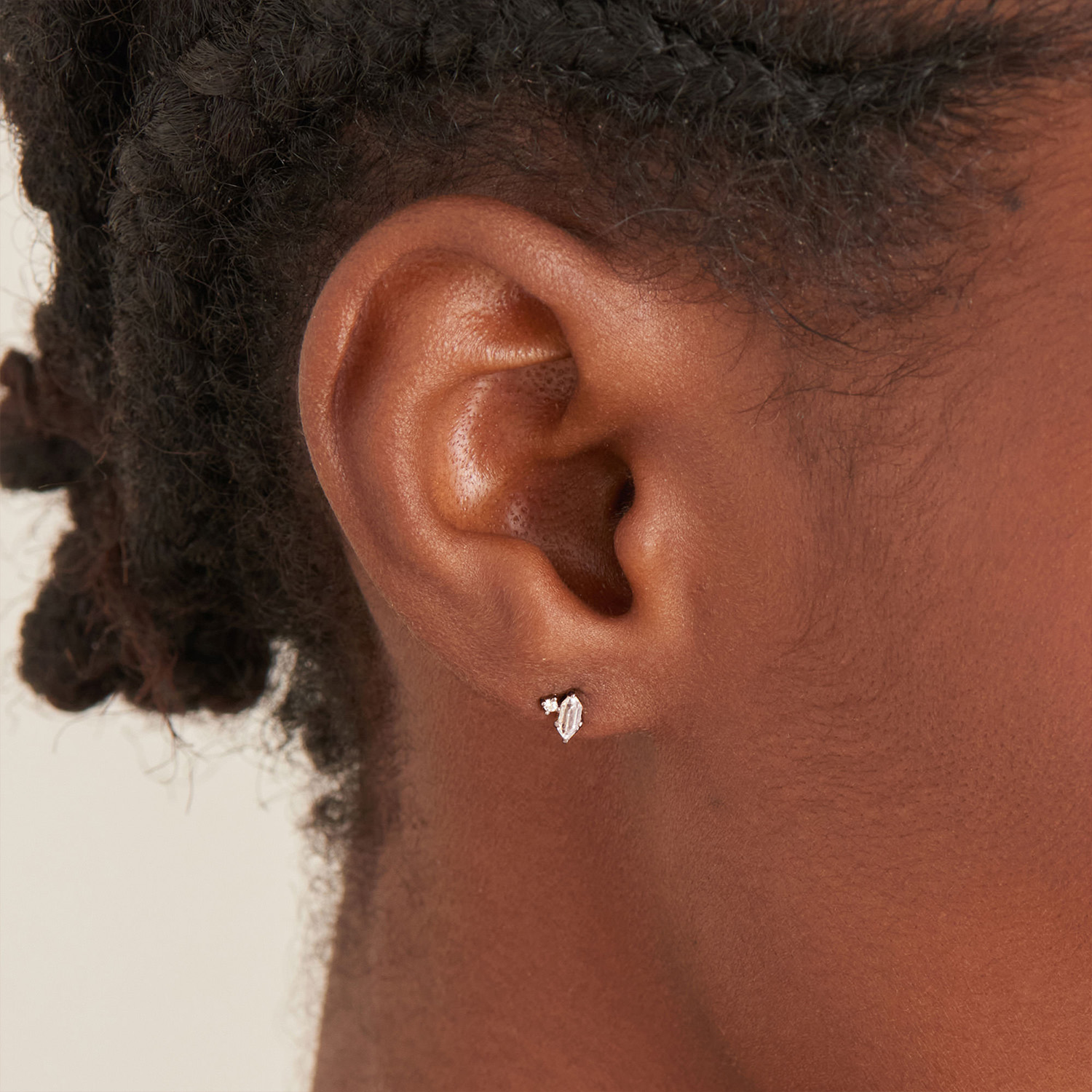 Sparkle Emblem Stud Earrings - Afbeelding 2