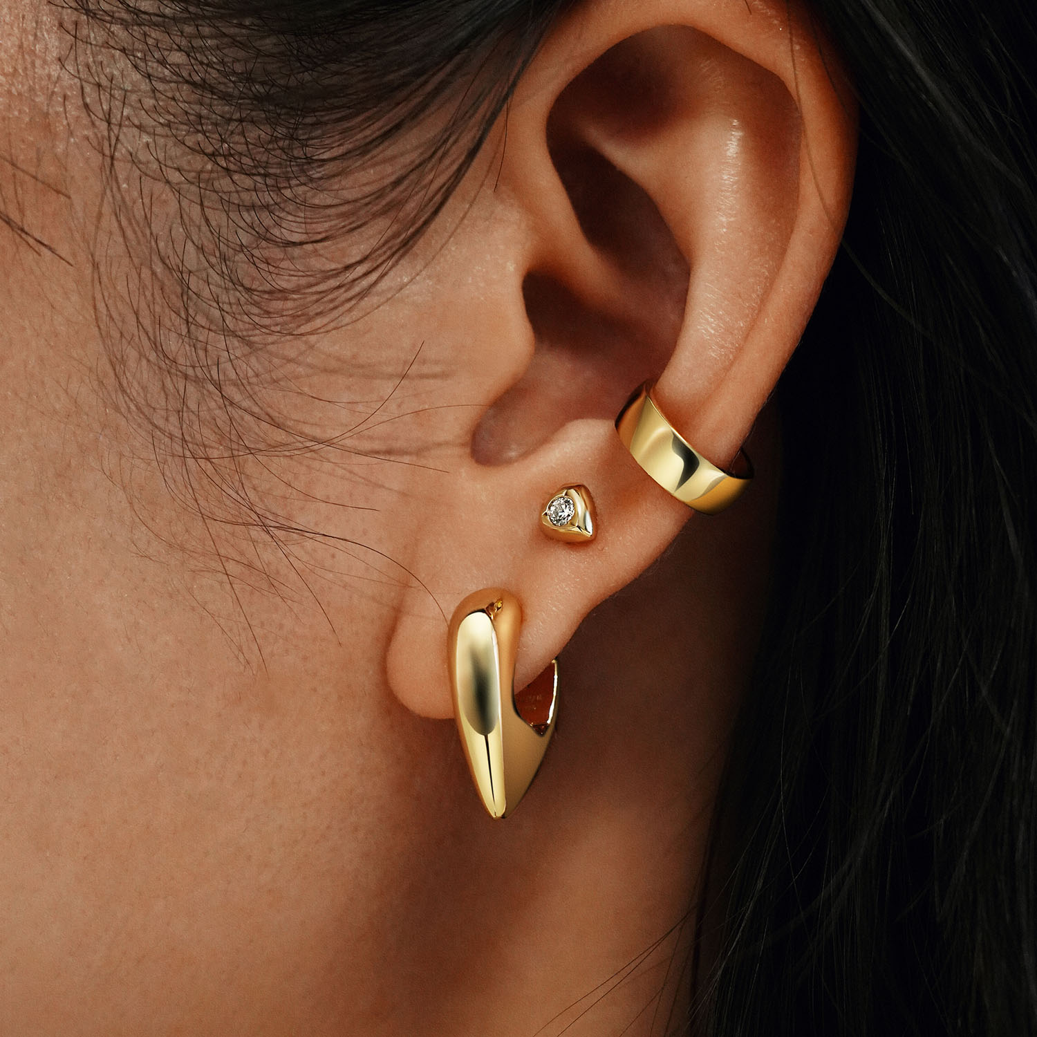 Gold Sparkling Shield Stud Ear. E - Afbeelding 2