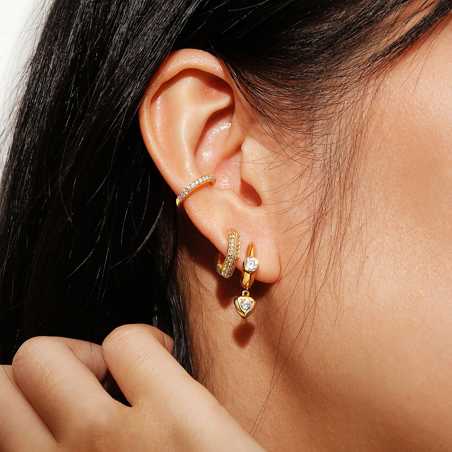 Gold Sparkling Shield Hoop Ear. E - Afbeelding 2
