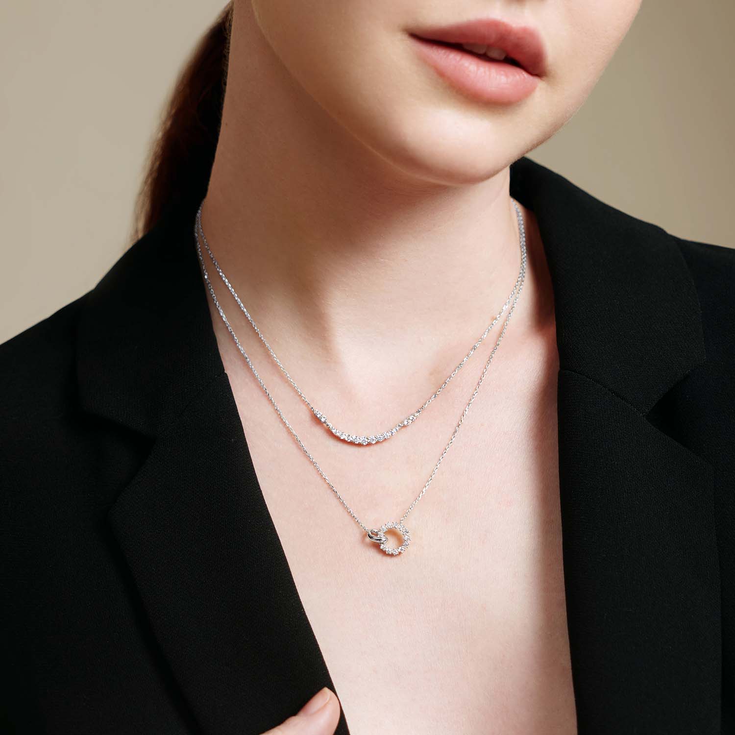 Miss Twinkle Silver Interlinked Circles Pavé Necklace - Afbeelding 2
