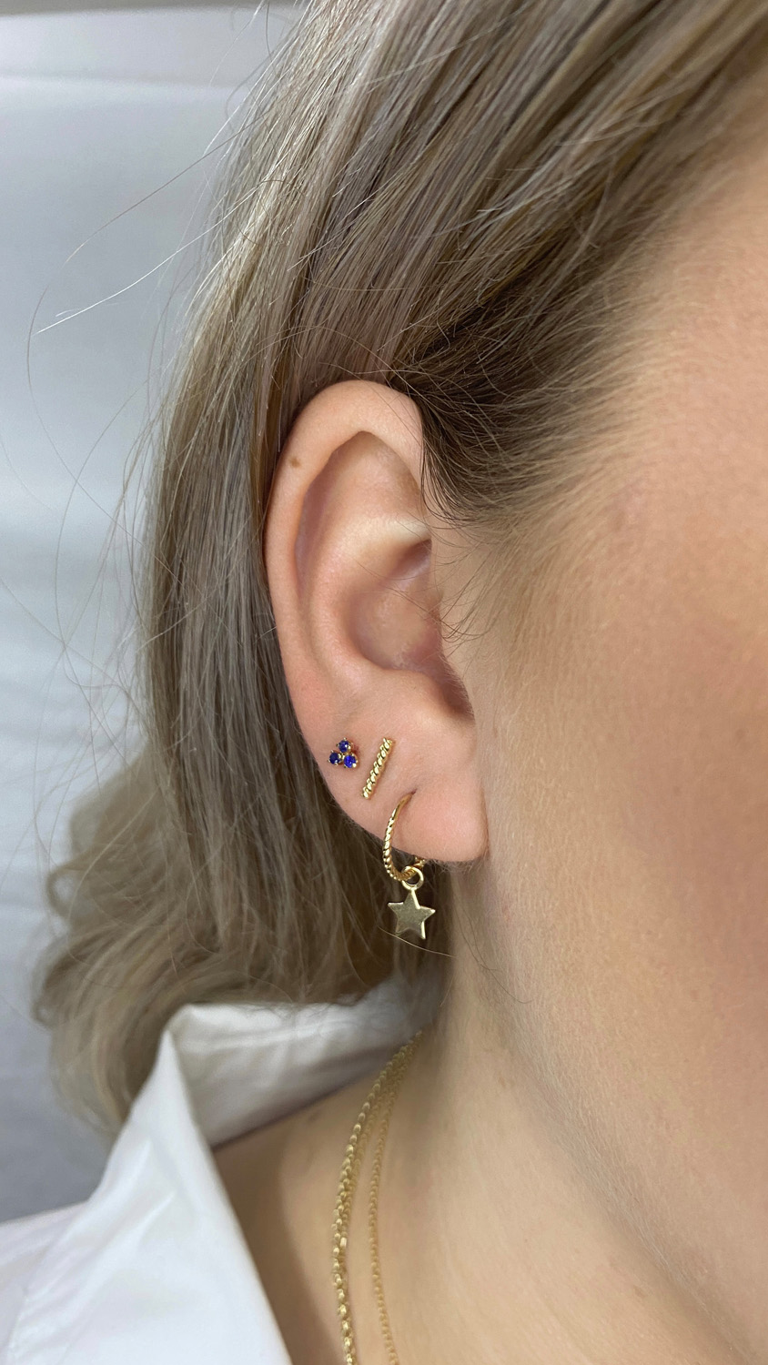 Triangle Sapphire Studs - Afbeelding 3